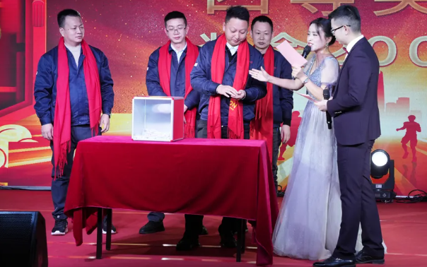 黄石欧博abg(中国)2024年终晚会：凝心聚力，共创辉煌！